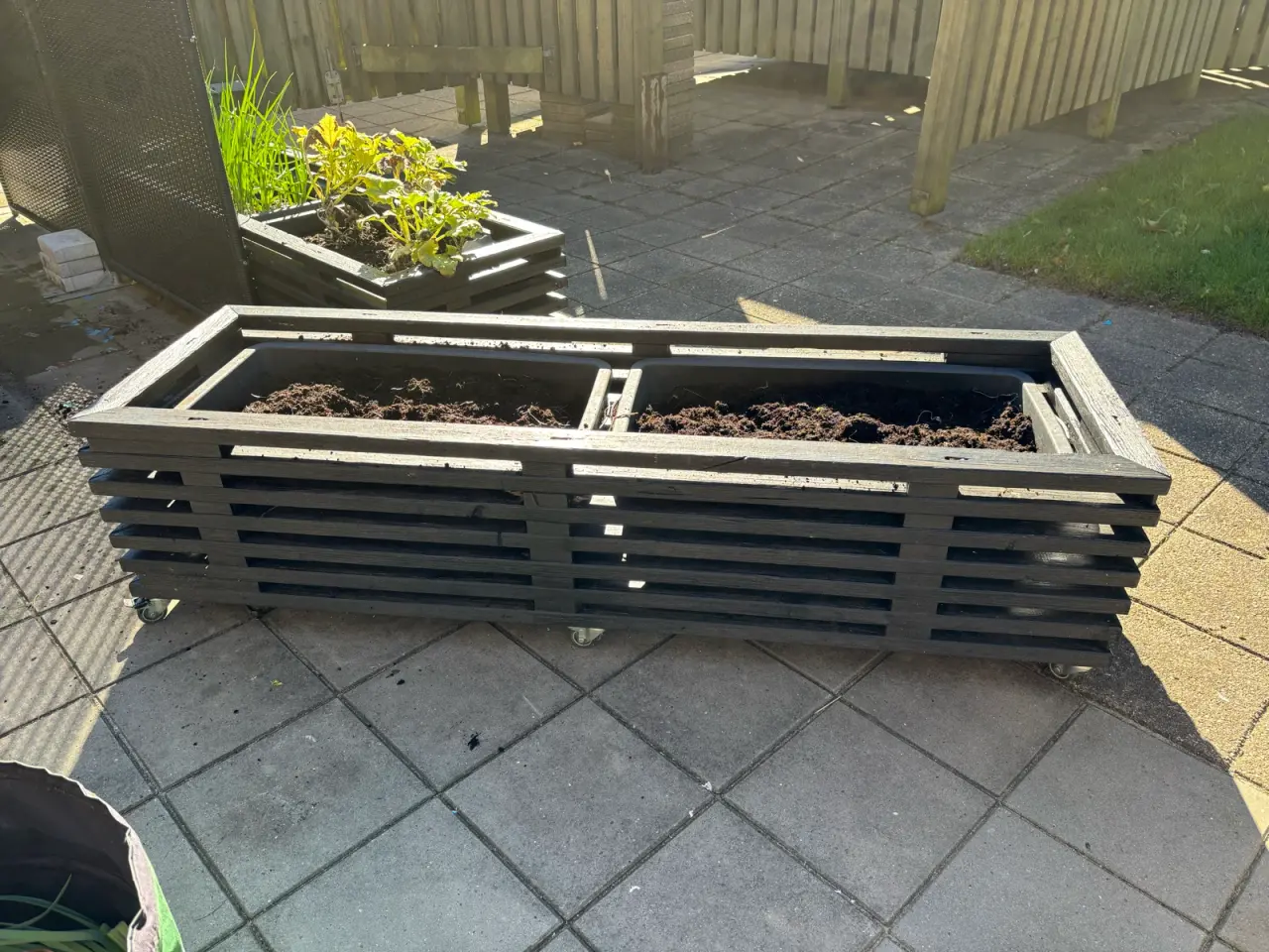 Billede 1 - Kabeltromel plantekasser på hjul i sort traller