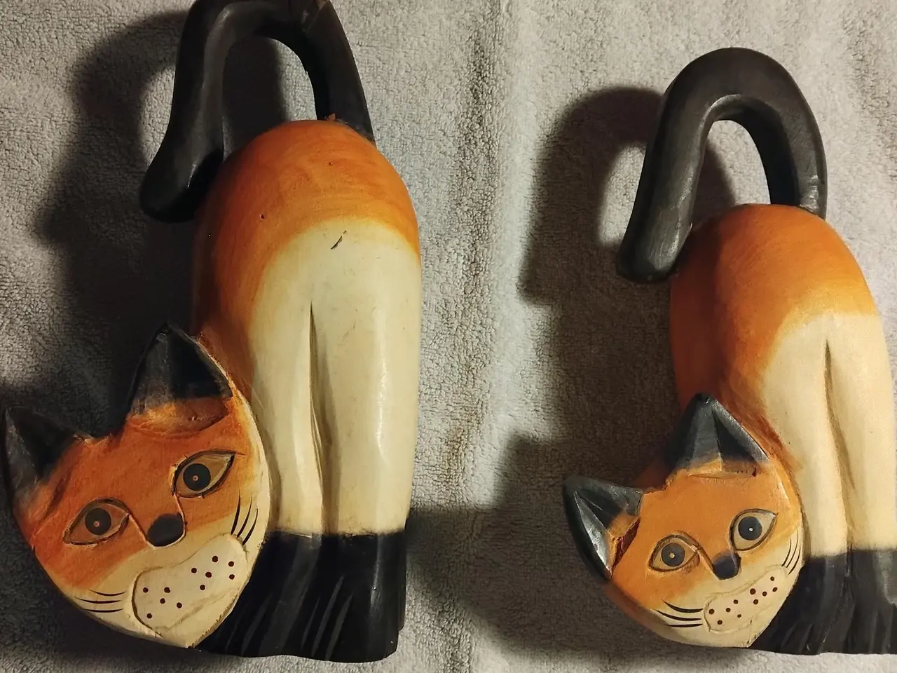 Billede 2 - Træ katte figur, trækattefigurer