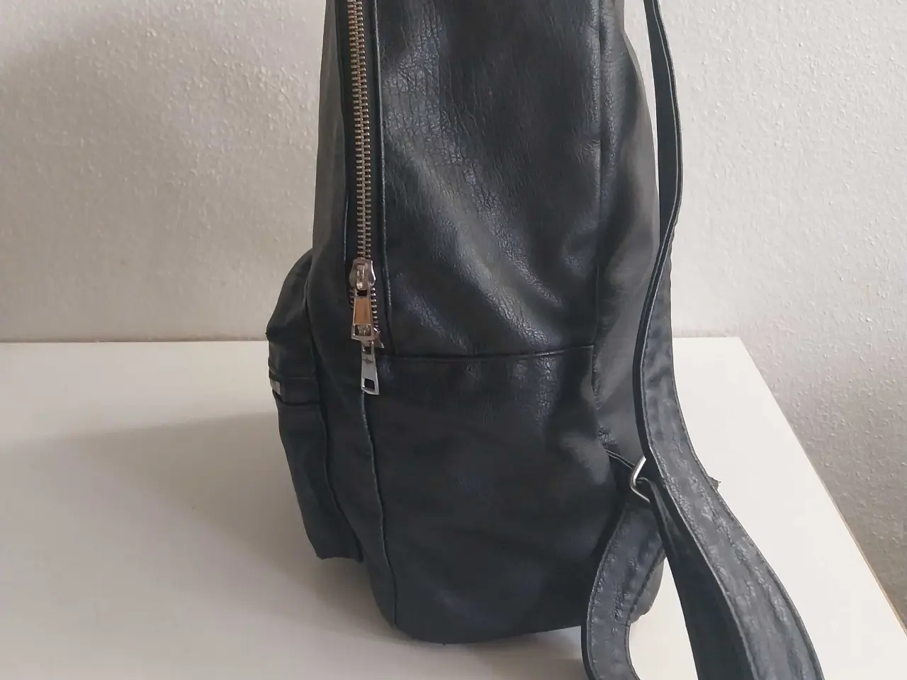Billede 3 - H&M sort rygsæk læder