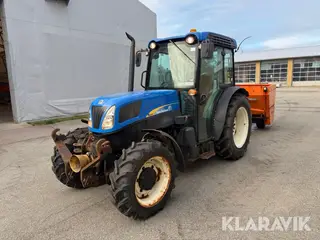 Traktor New Holland T4050F med saltspreder