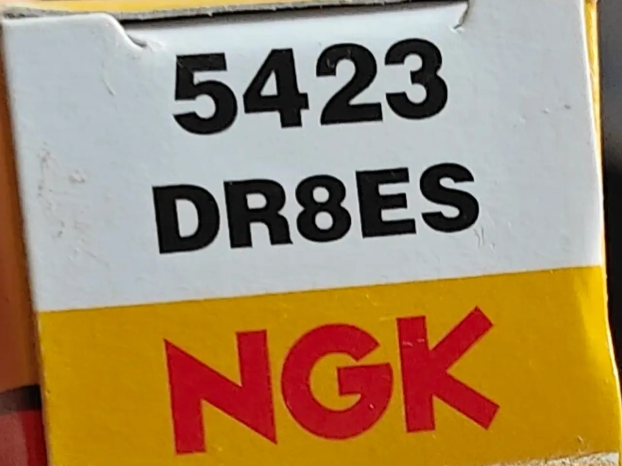 Billede 1 - 5 stk. nye NGK DR8ES tændrør (Varenummer 5423)
