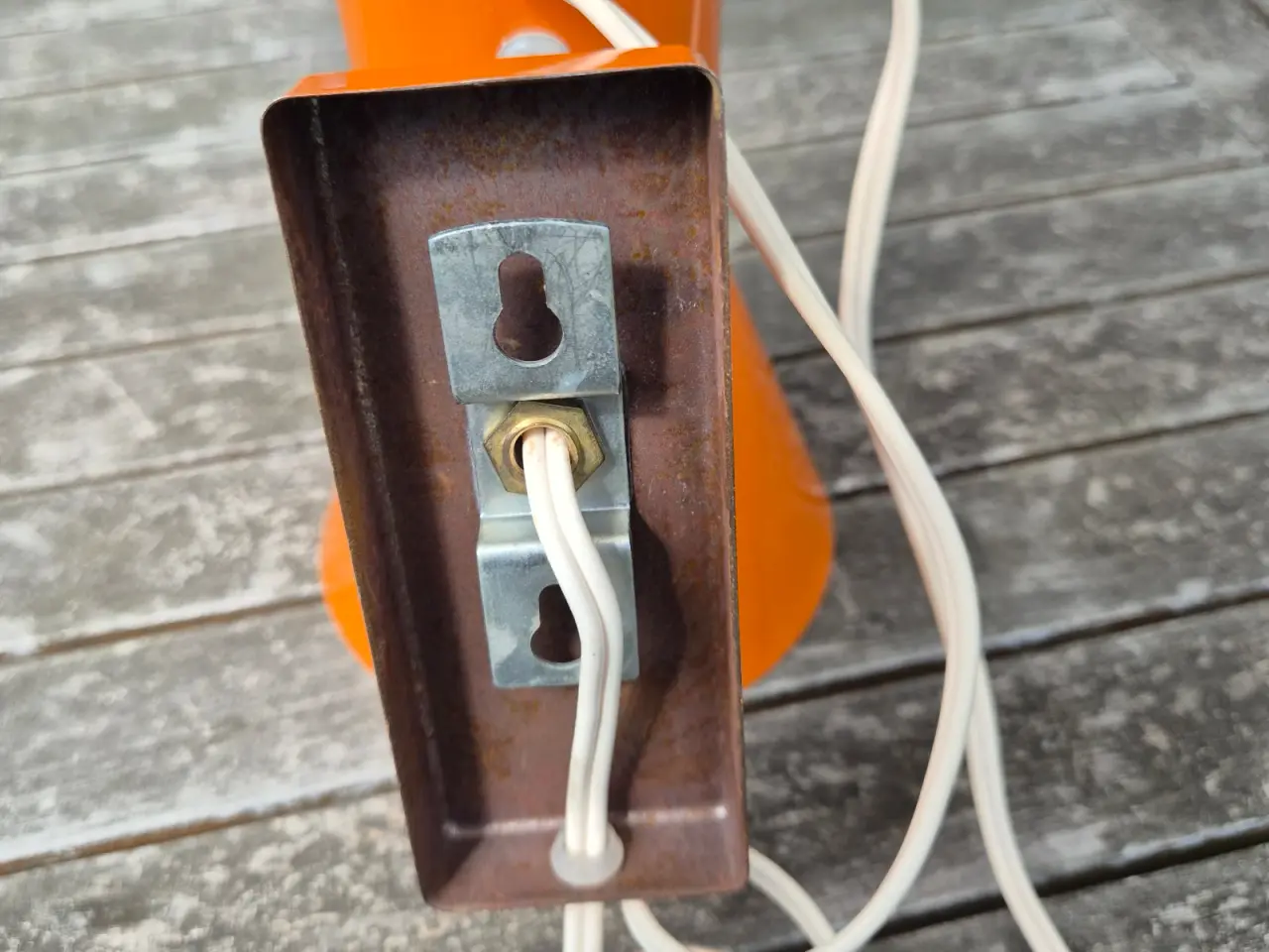 Billede 11 - Velholdt orange væglampe i dansk design