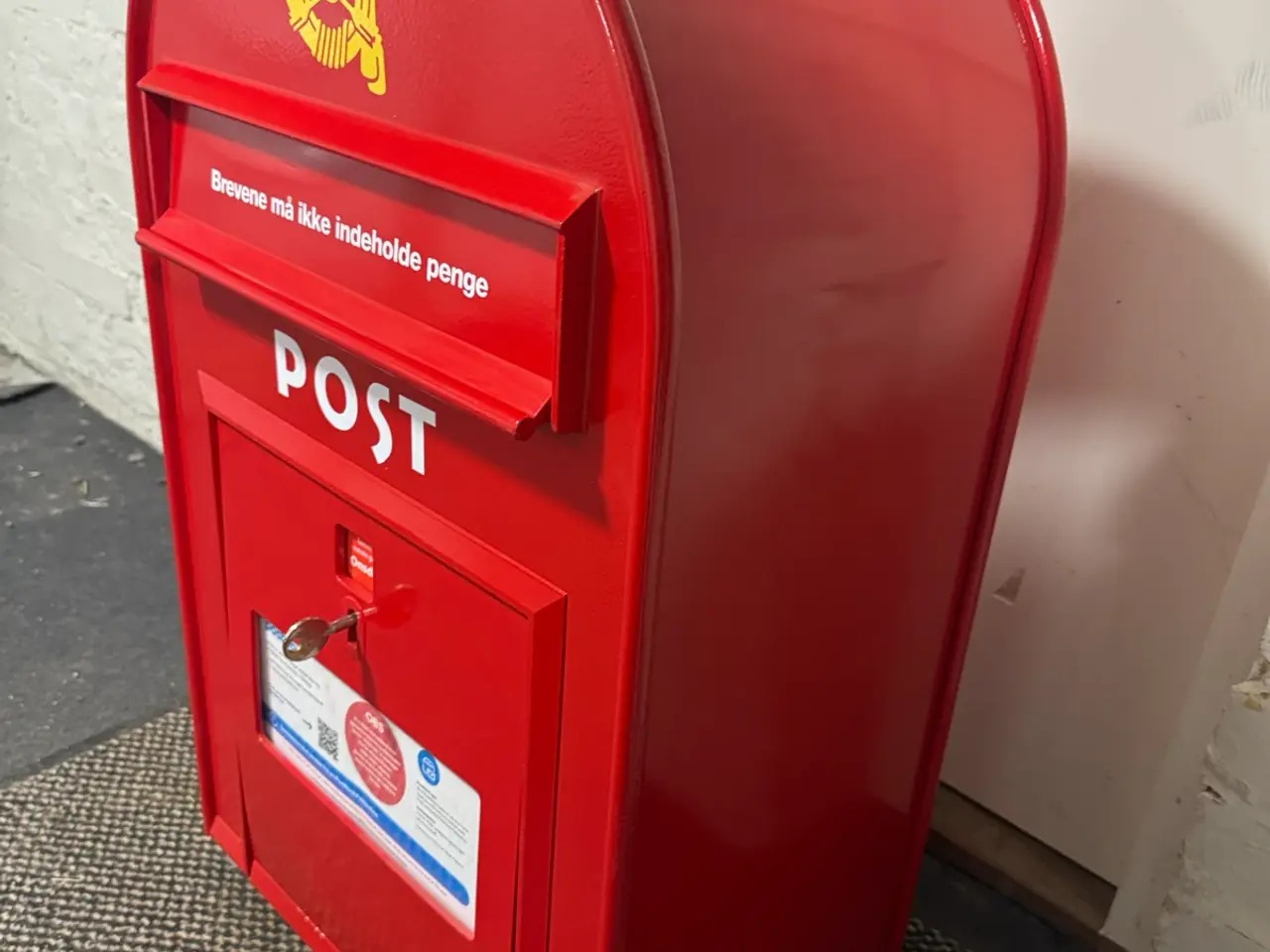 Billede 2 - Den ikoniske røde postkasse