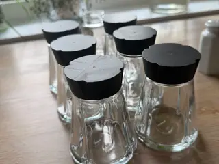 Rosendahl krydderiglas med sort låg