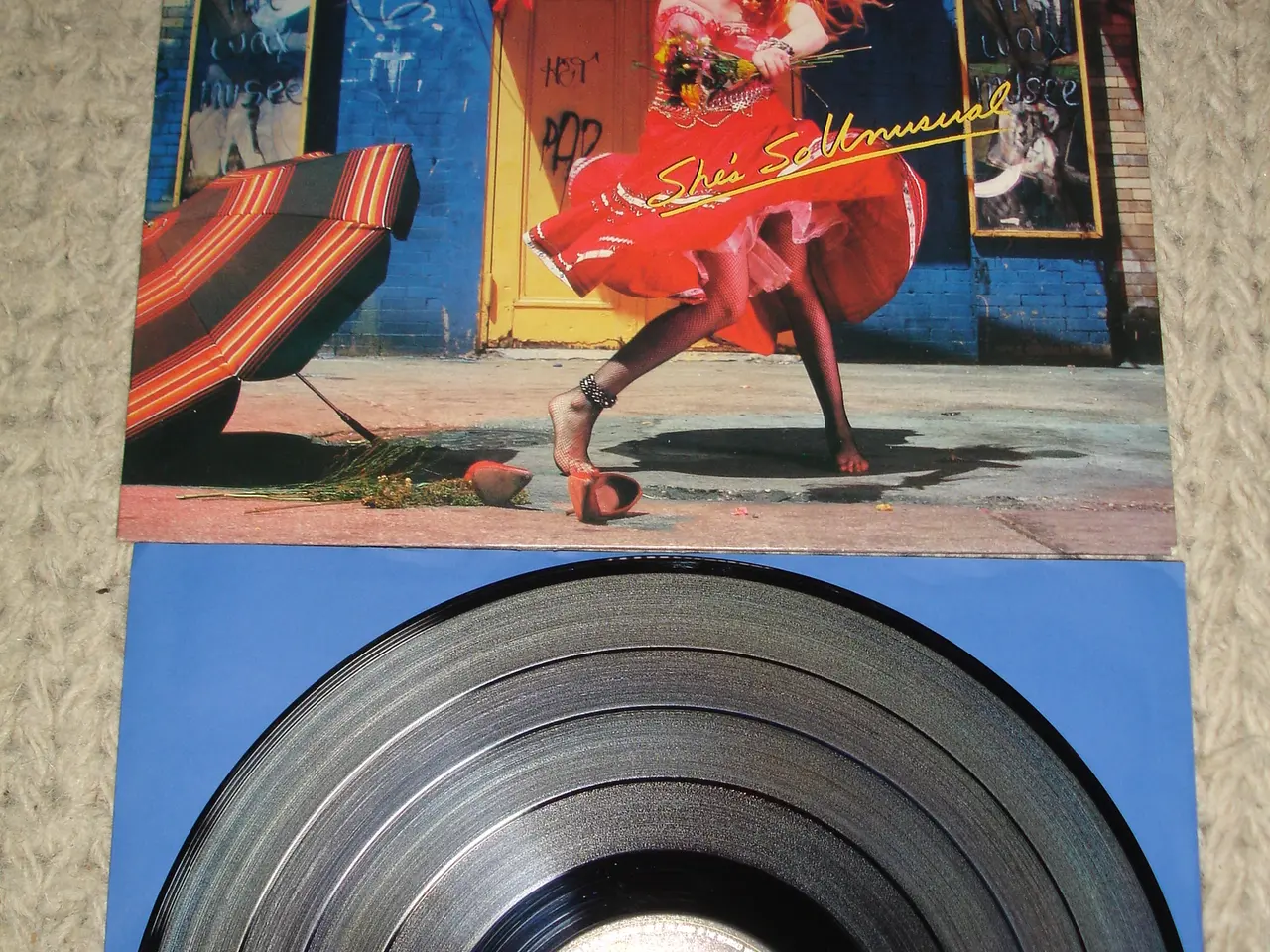Billede 1 - Cyndi Lauper – She's So Unusual ( Time After Time)