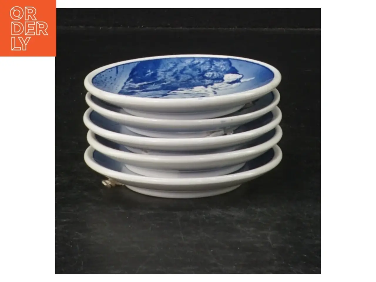 Billede 1 - Blå dekorative tallerkener med motiver (str. Ø 8 cm. 5 styk)