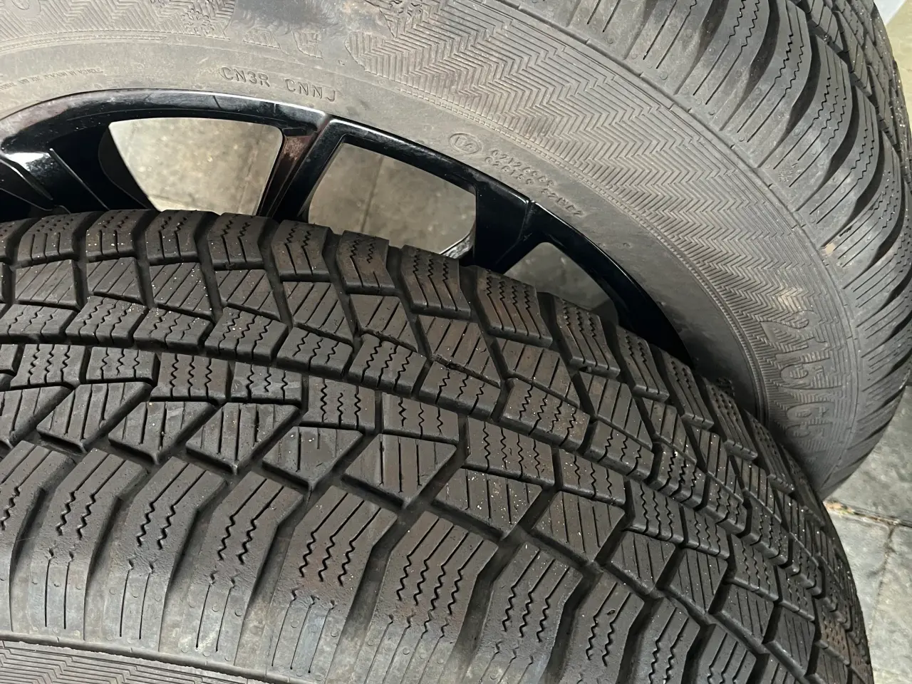 Billede 2 - Vinterdæk sorte alufælge 215/65R17
