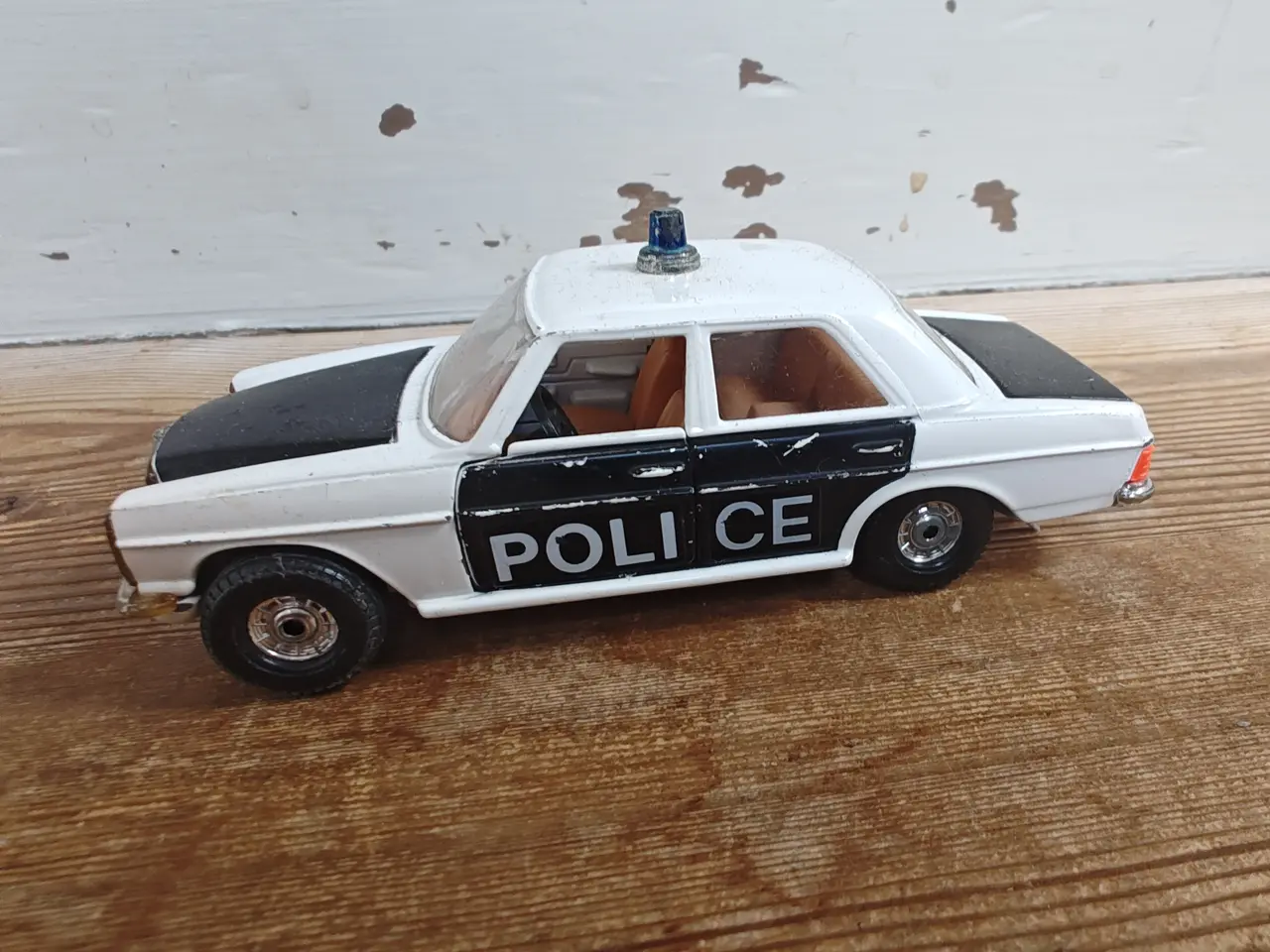 Billede 1 - Mercedes Benz 240 D Politi bil - Corgi
