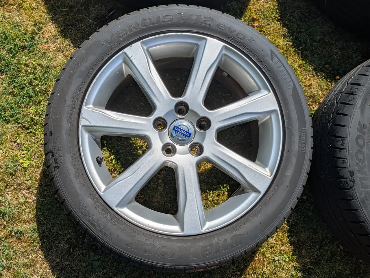 Billede 4 - Original Volvo alufælge 17" til V60 – nye Hankook 