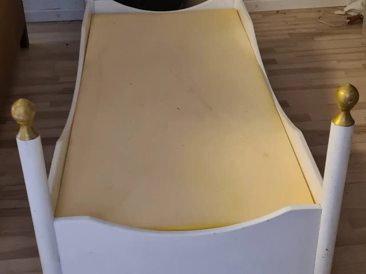 Billede 1 - Børneseng. Snedker lavet.