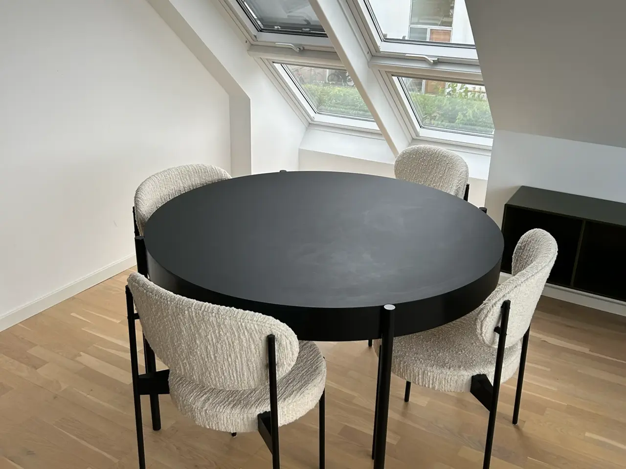 Billede 2 - Verner Panton bord og 4 stole serie 430