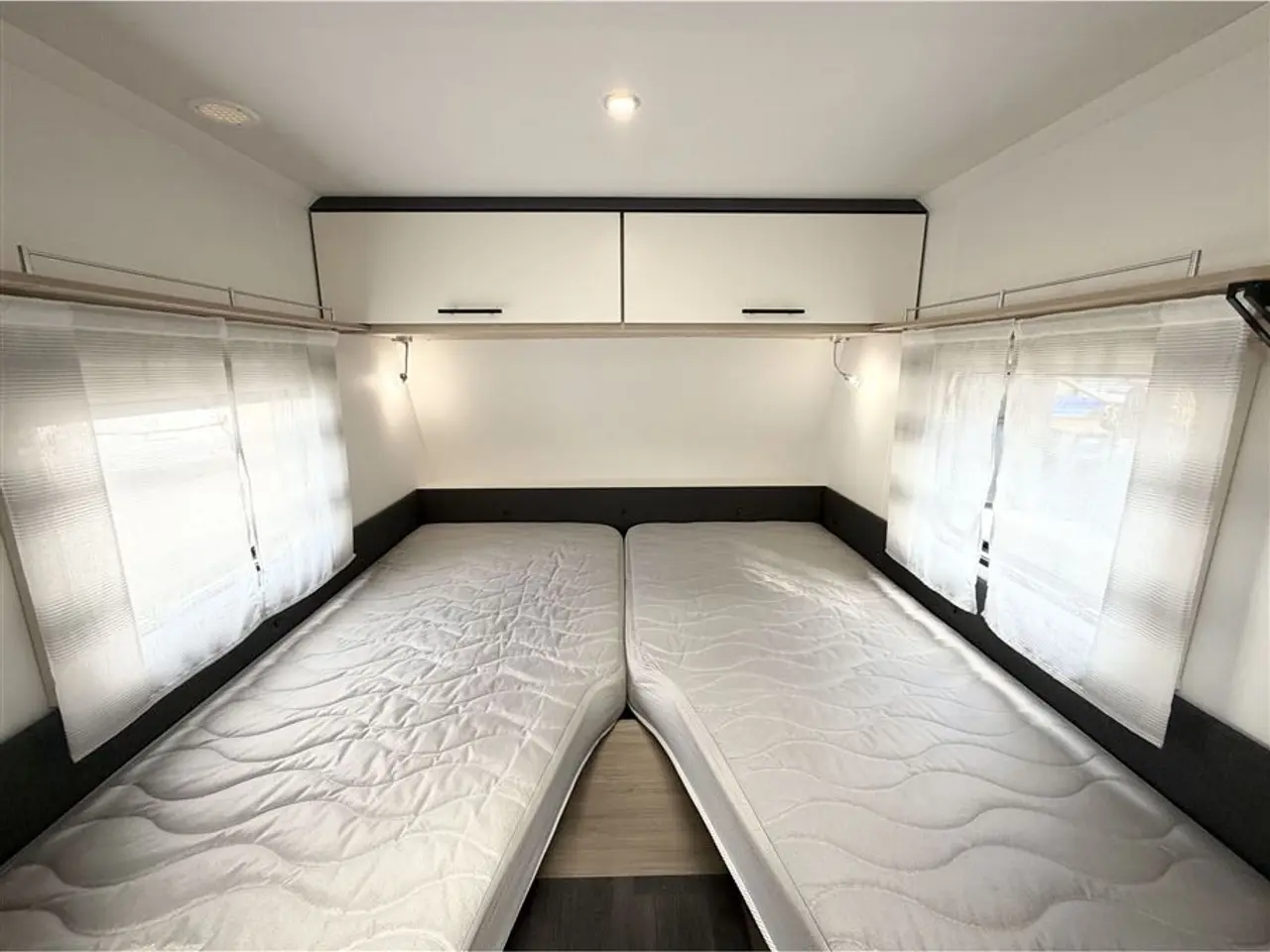 Billede 13 - 2024 - Caravelair ALBA 472 Enkeltsenge-Lamel-Gulvtemp.-Mover-Tagmarkise