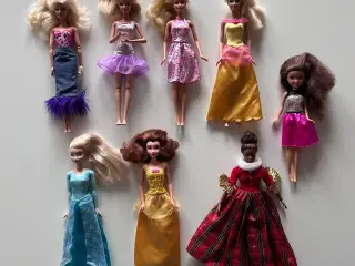 8x Barbie/dukker med 110x tilbehør og 2x heste