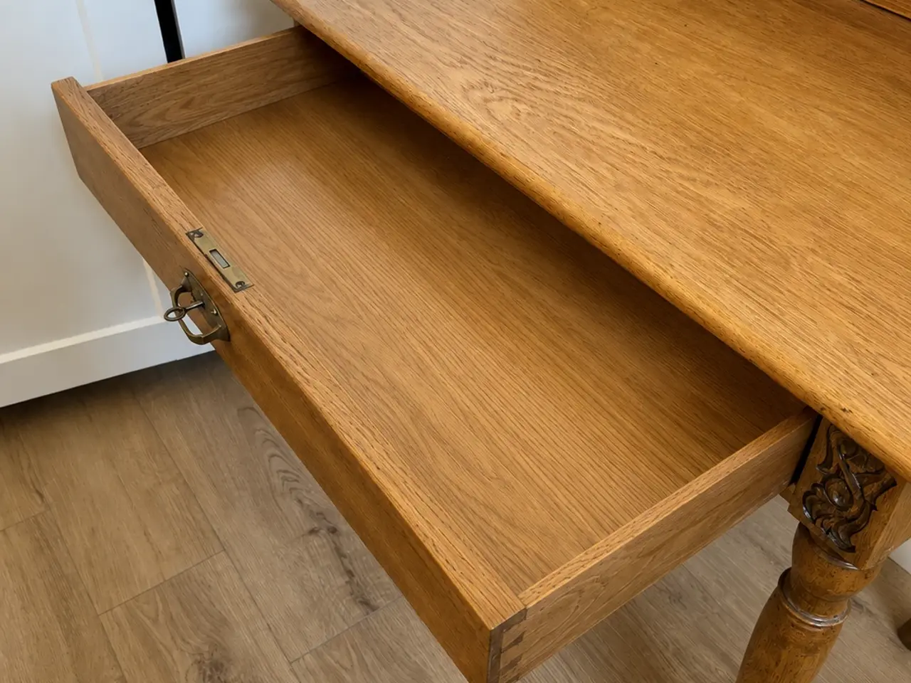 Billede 3 - Retro makeupbord / skrivebord i massiv egetræ