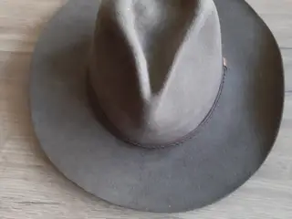Hat Kiandra Akubba