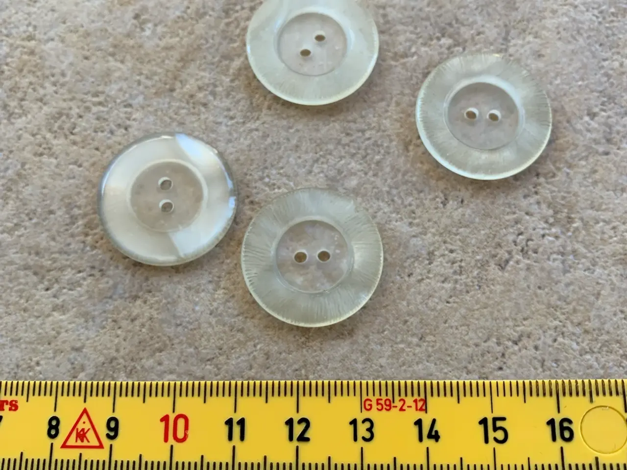 Billede 1 - Knapper brugte plastic 4 stk,