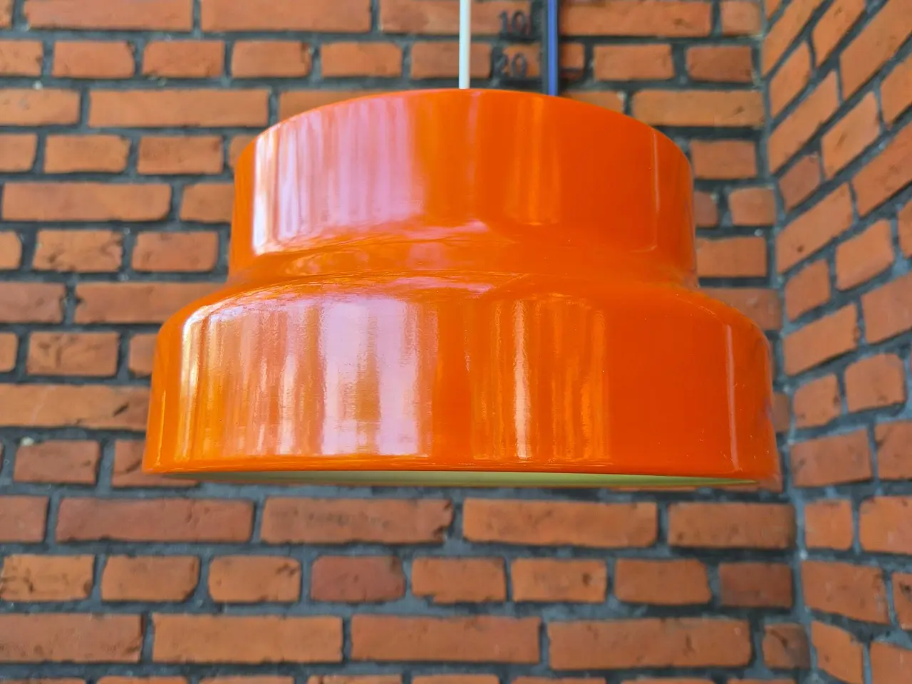 Billede 4 - Fin orange retropendel med flad top