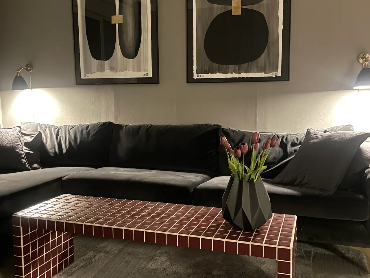 Billede 3 - Velholdt og rummelig sofa