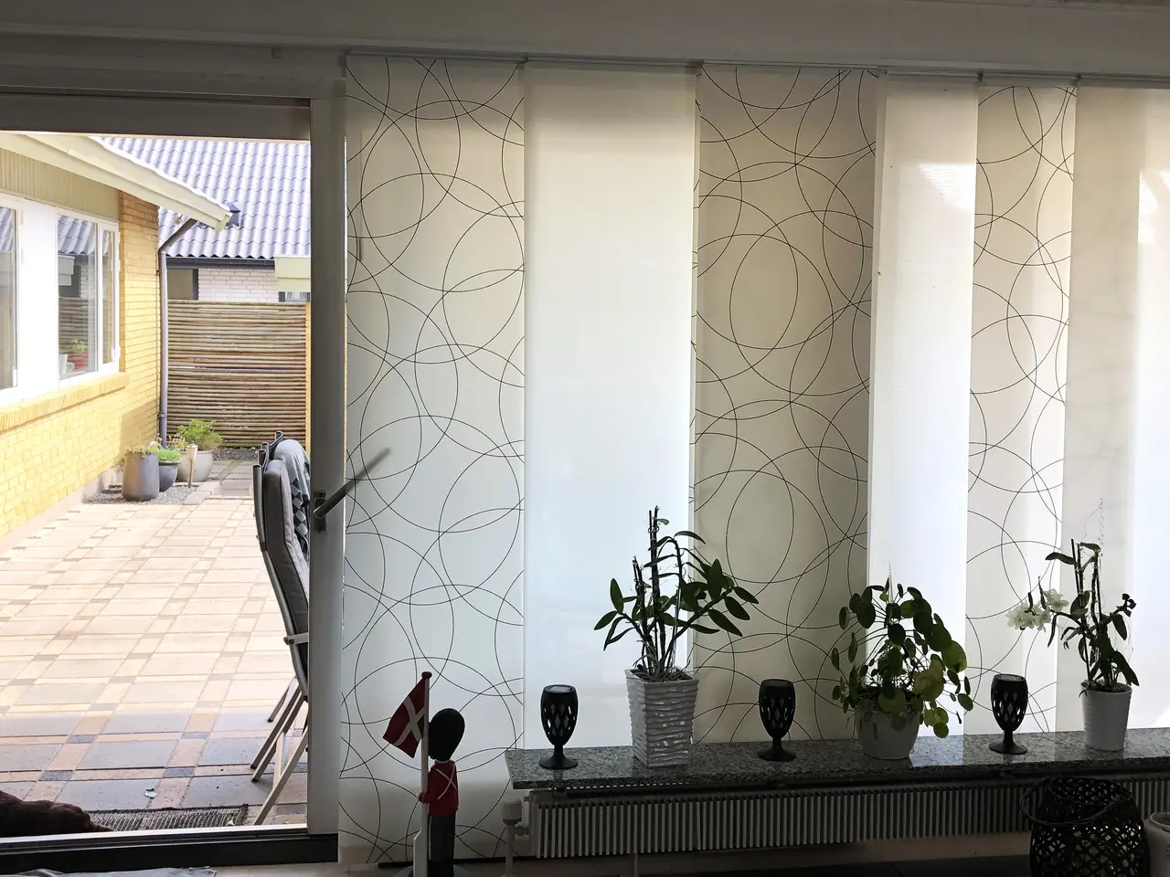 Billede 2 - BREDE LAMELGARDINER i lys beige