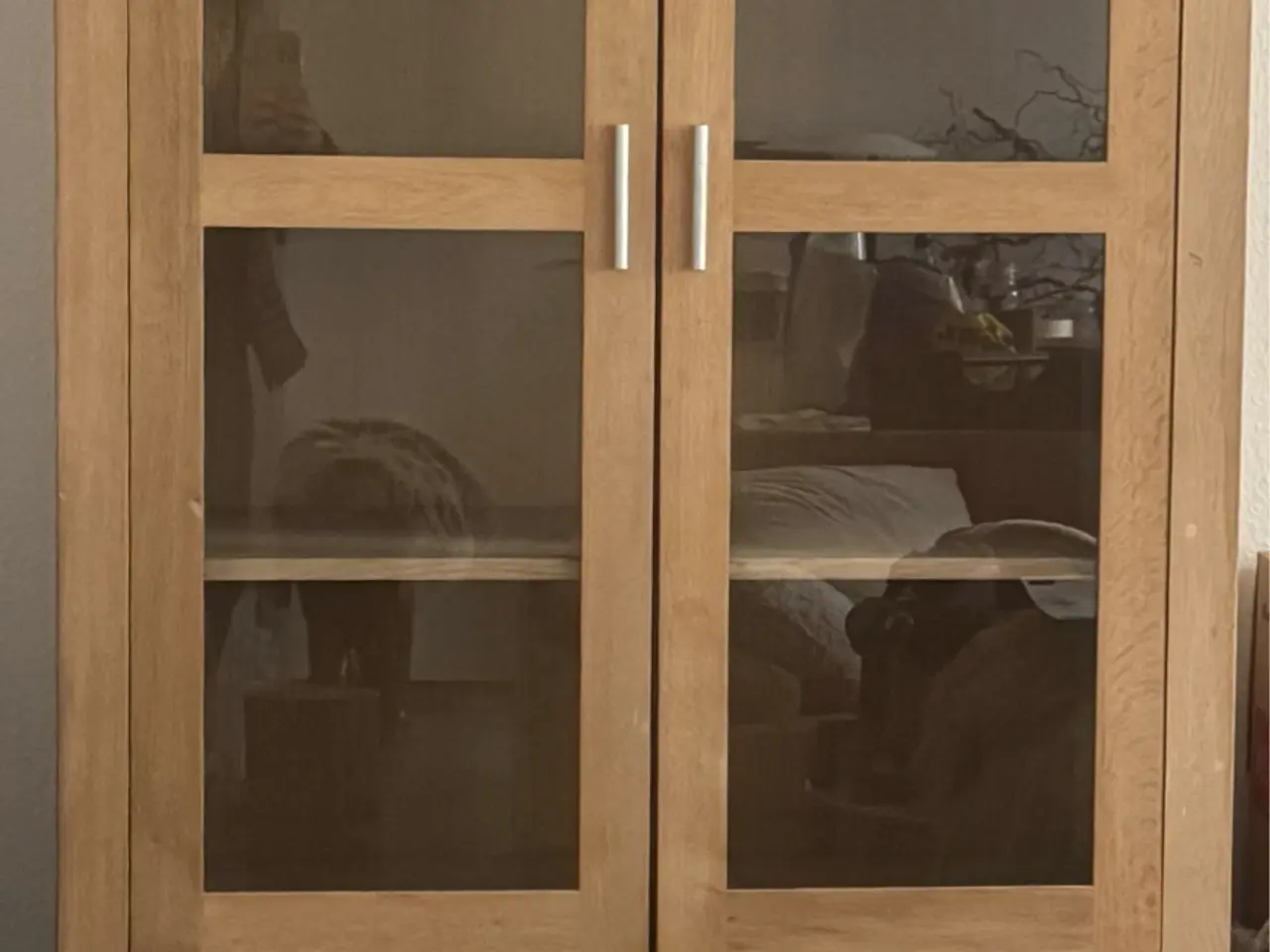 Billede 1 - Vitrine skab i massivt eg