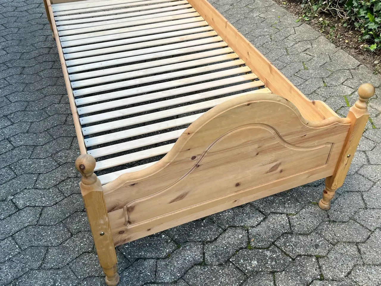 Billede 1 - Seng - enkeltseng i fyr.