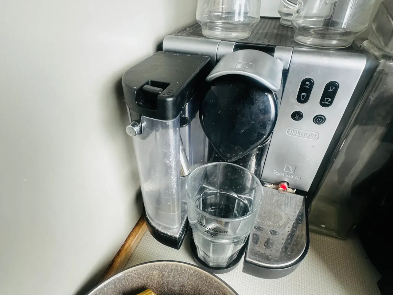 Billede 3 - Fed cappuccino mask før 1840 nu 870 med kopper og 