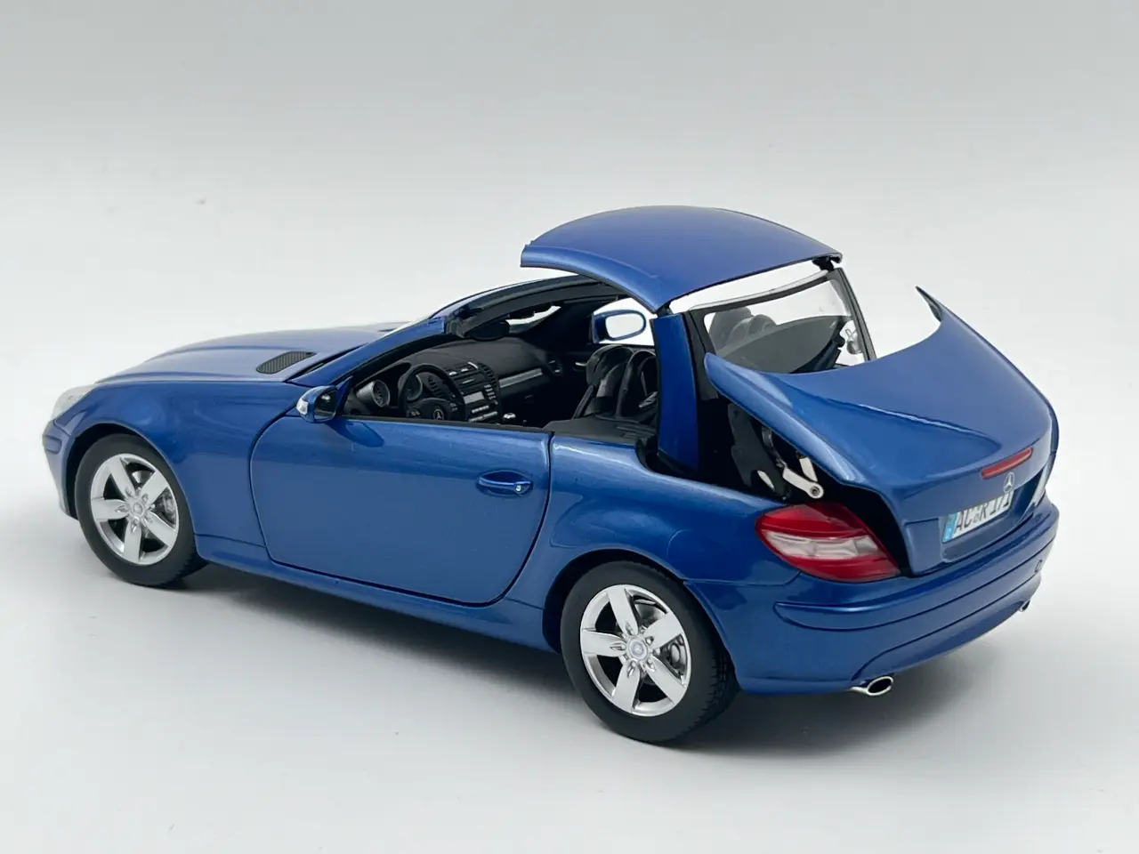 Billede 4 - 2004 Mercedes-Benz SLK 1:18 Sjælden udbudt model