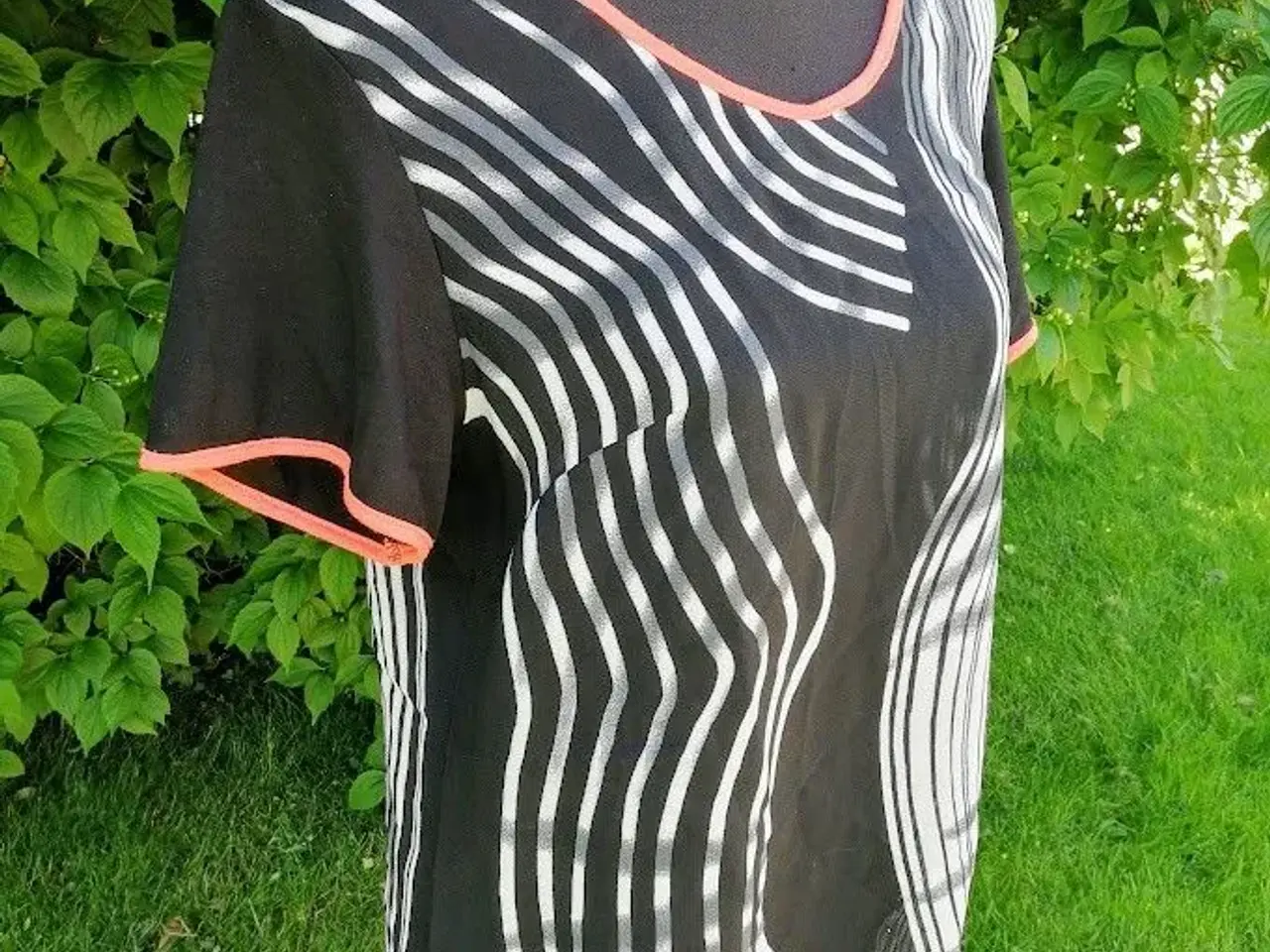 Billede 2 - T-shirt str. L - fra Jorli