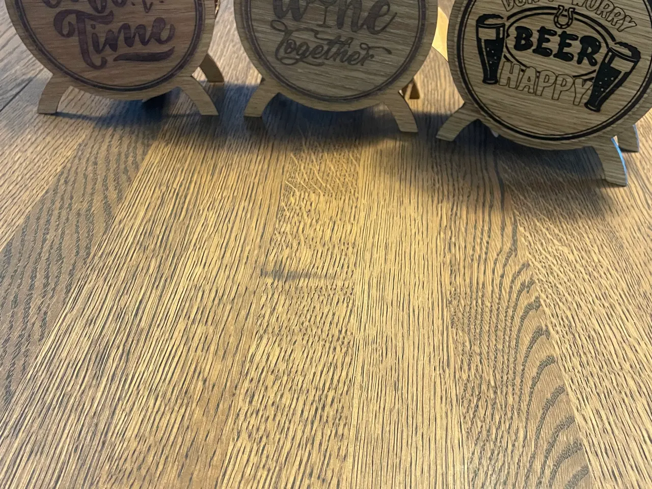 Billede 1 - Øl, vin og kaffe holder i træ, med coasters.