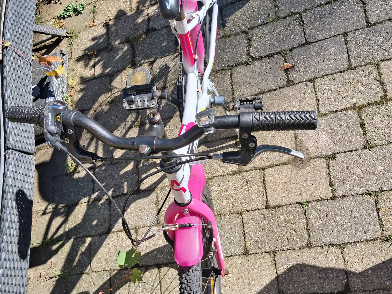 Billede 6 - Pigecykel pink/hvid 20 tommer til salg