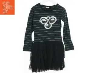 Hummel - Sort stribet kjole med pailletmotiv og tylskørt fra Hummel (str. 116)