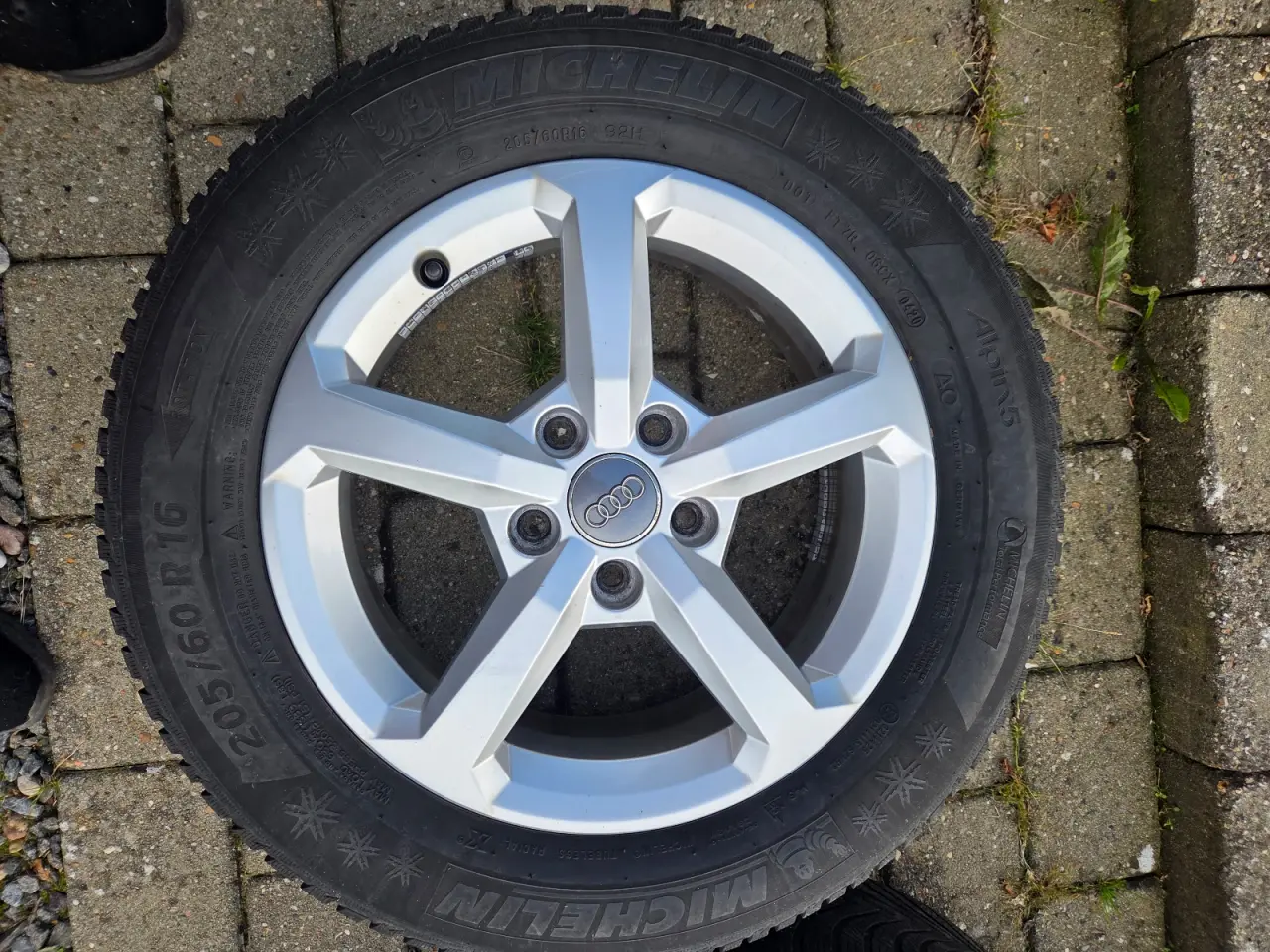Billede 2 - Audi alufælge 16"