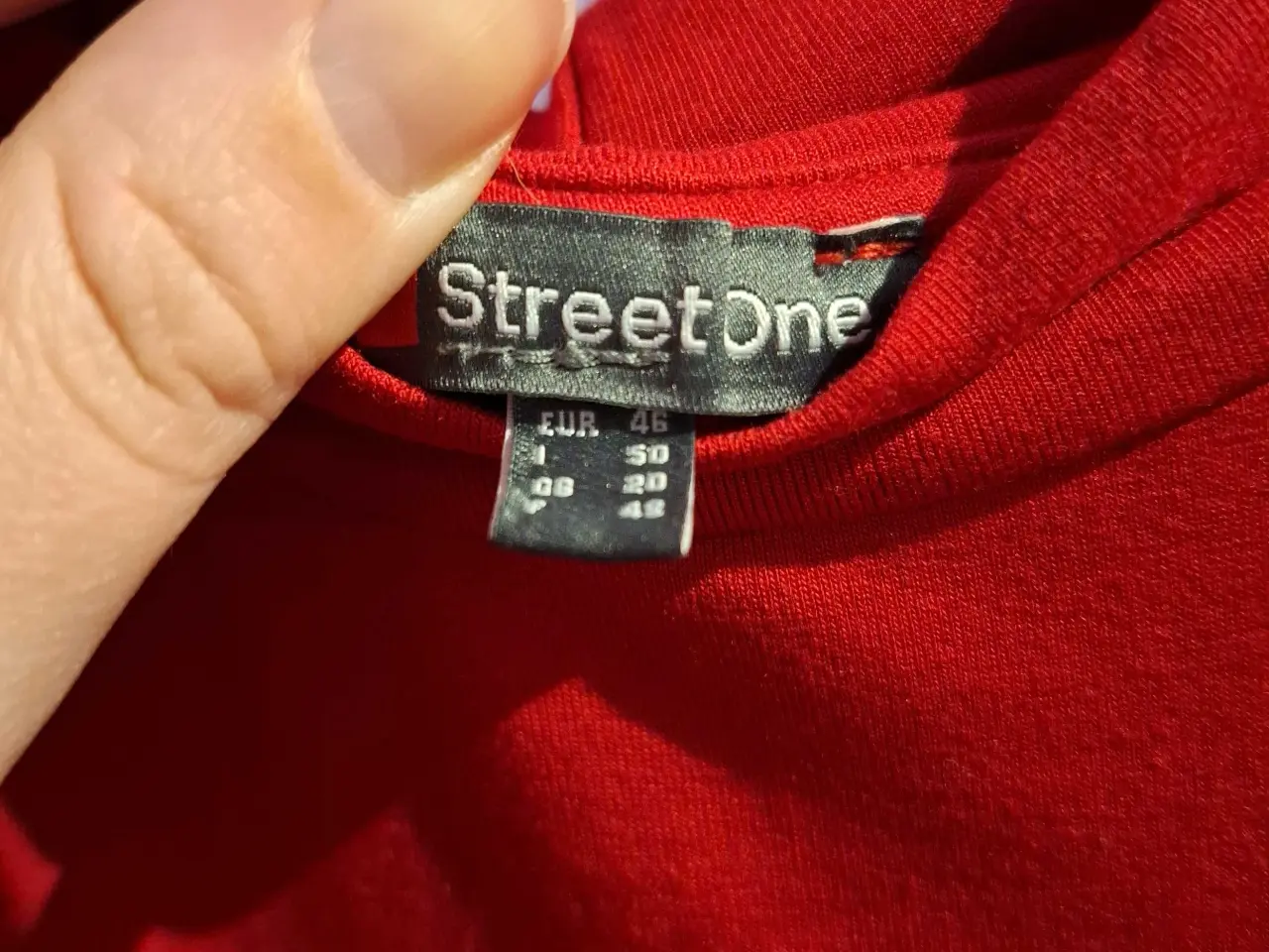 Billede 3 - Flot rød top fra StreetOne