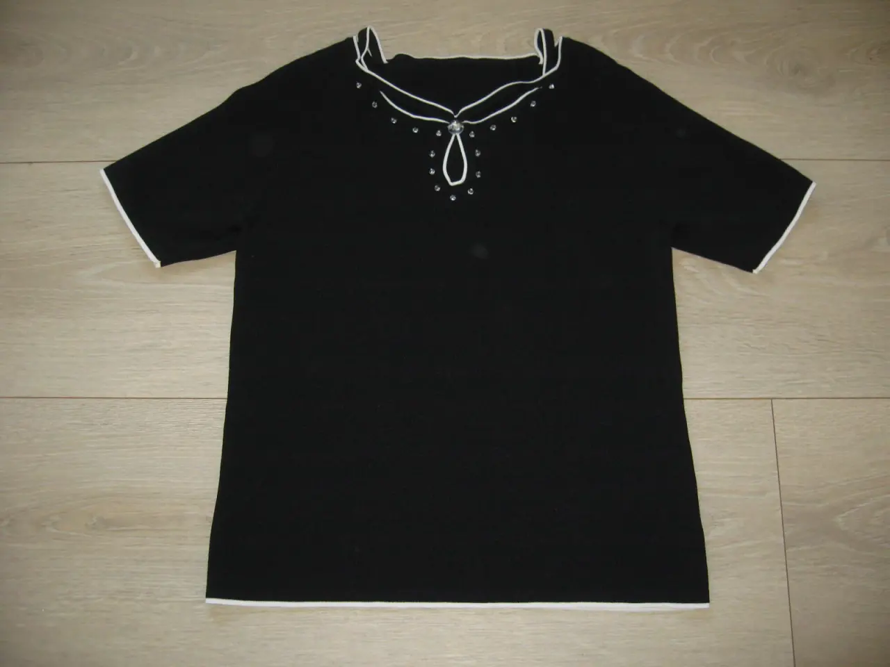 Billede 1 - Vintage bluse med flot udskæring str 40