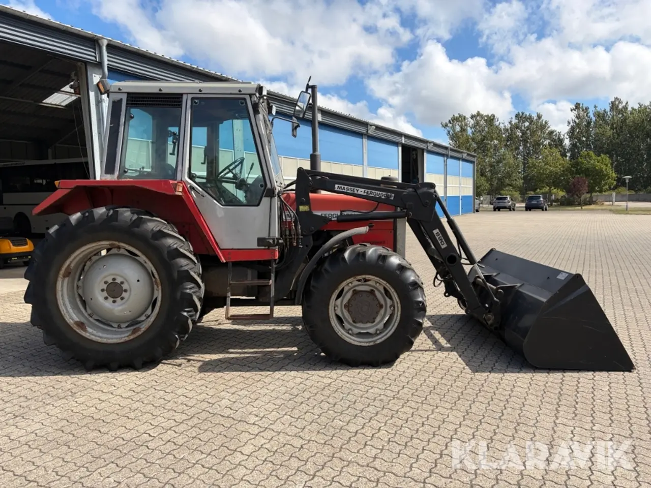 Billede 6 - Traktor Massey-Ferguson 690 RJ med frontlift og tilbehør