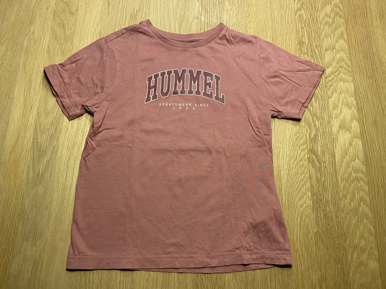 Billede 1 - tshirt, træningsbukser, badedragt str. 116