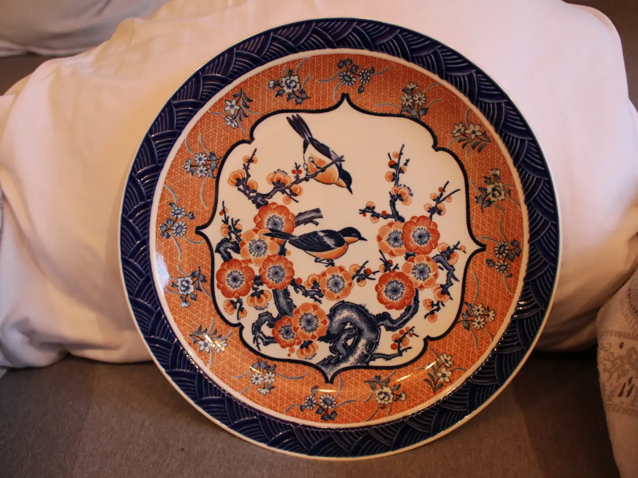 Billede 1 - Træ og porcelæn fade til og hænge på væg