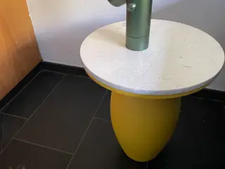 Sidebord massiv træ og marmor