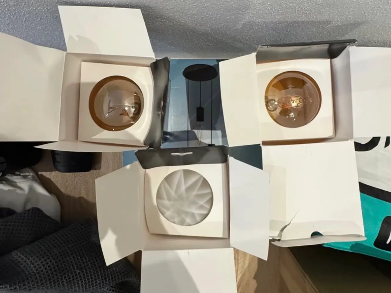 Billede 3 - Loftlampe med 3 pærer tilhørende