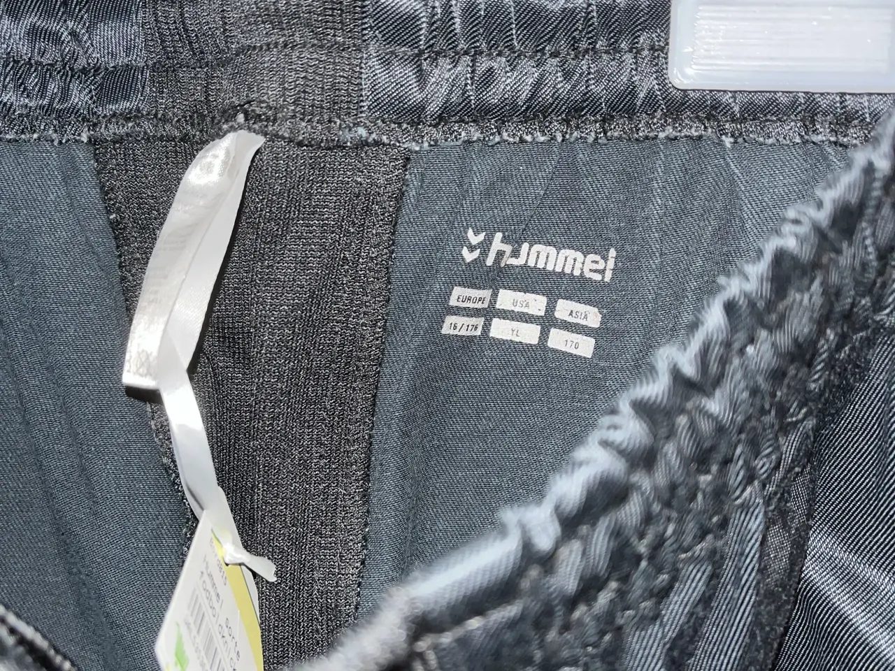 Billede 4 - Hummel fodboldknickers str. 176. 