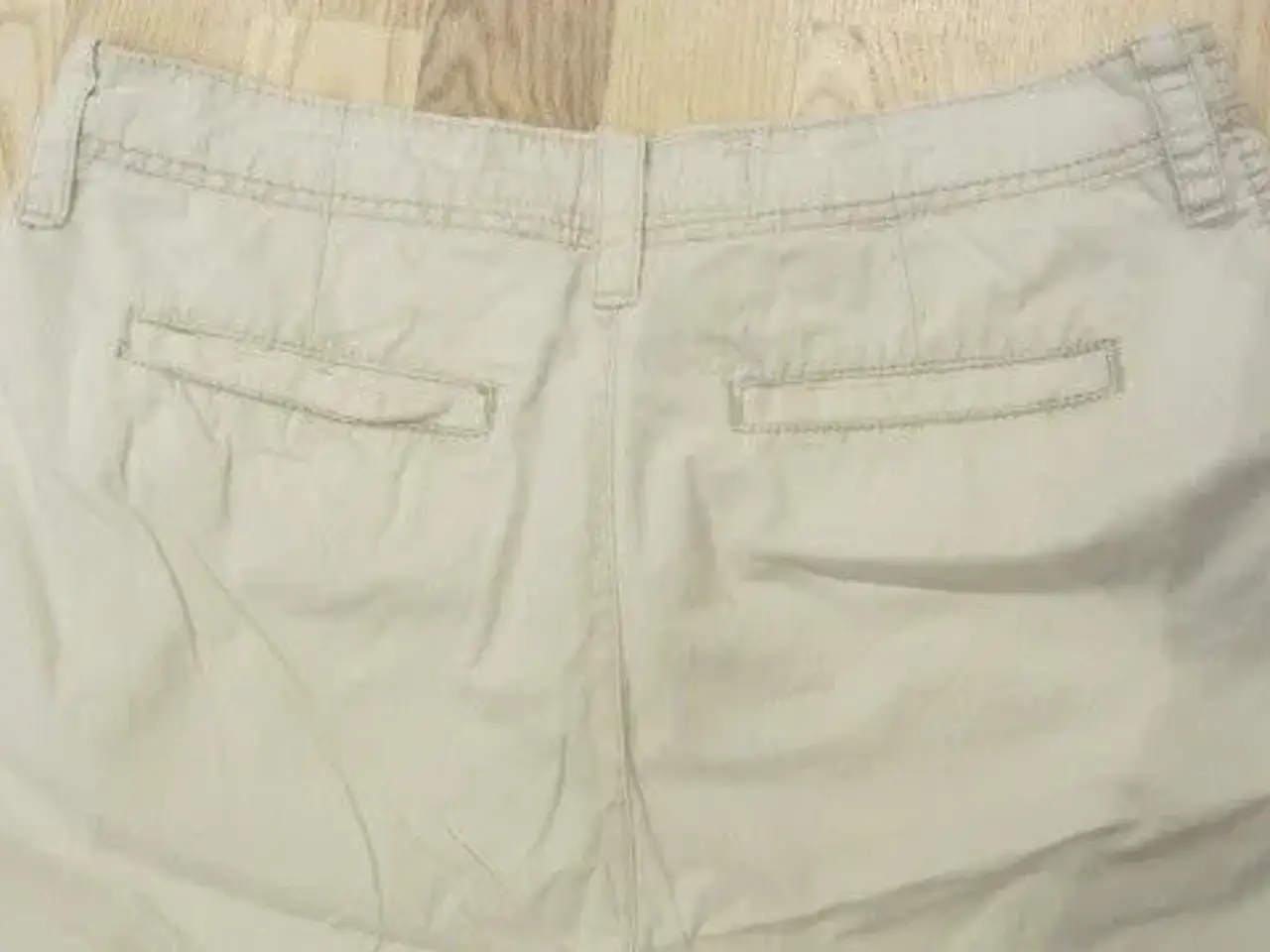 Billede 2 - Str. 31, hvide shorts