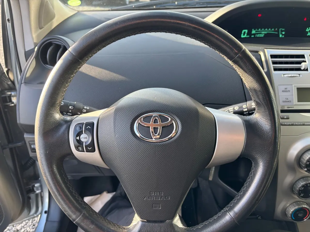 Billede 9 - Toyota Yaris 1,3 Luna
