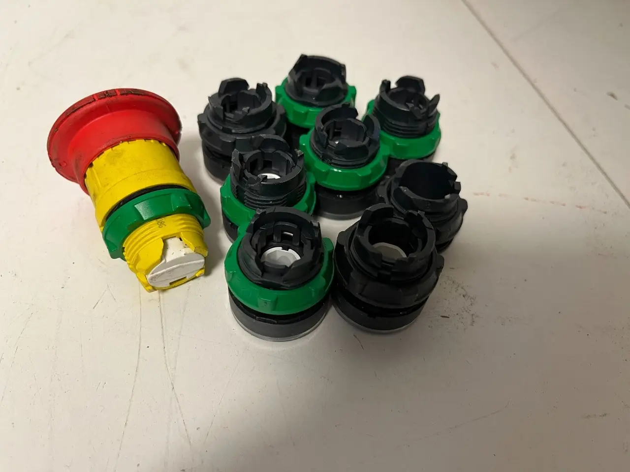 Billede 2 - parti of 9 Push Buttons & Emergency Stop - &