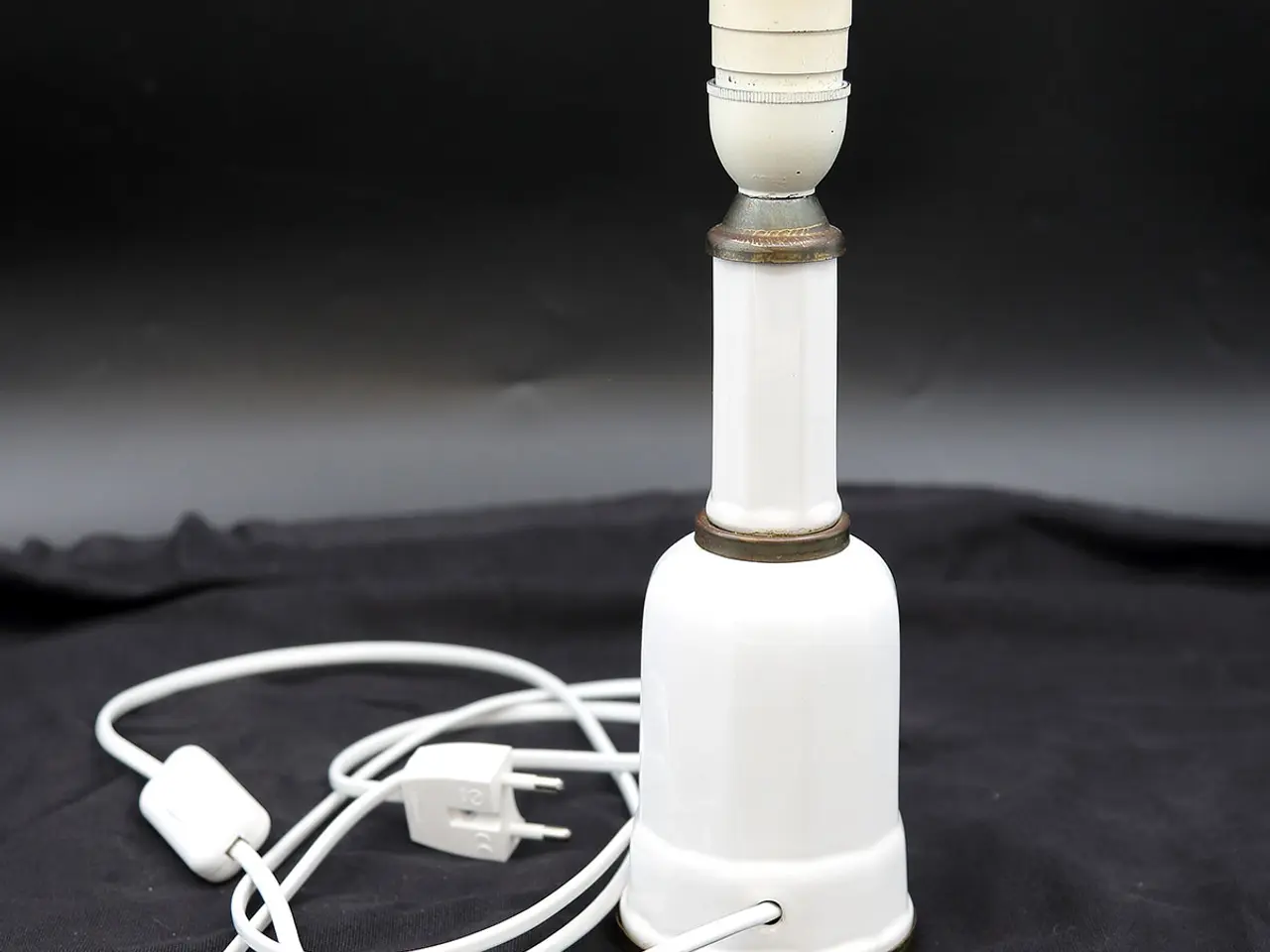 Billede 4 - Heiberg bordlampe i porcelæn og messing