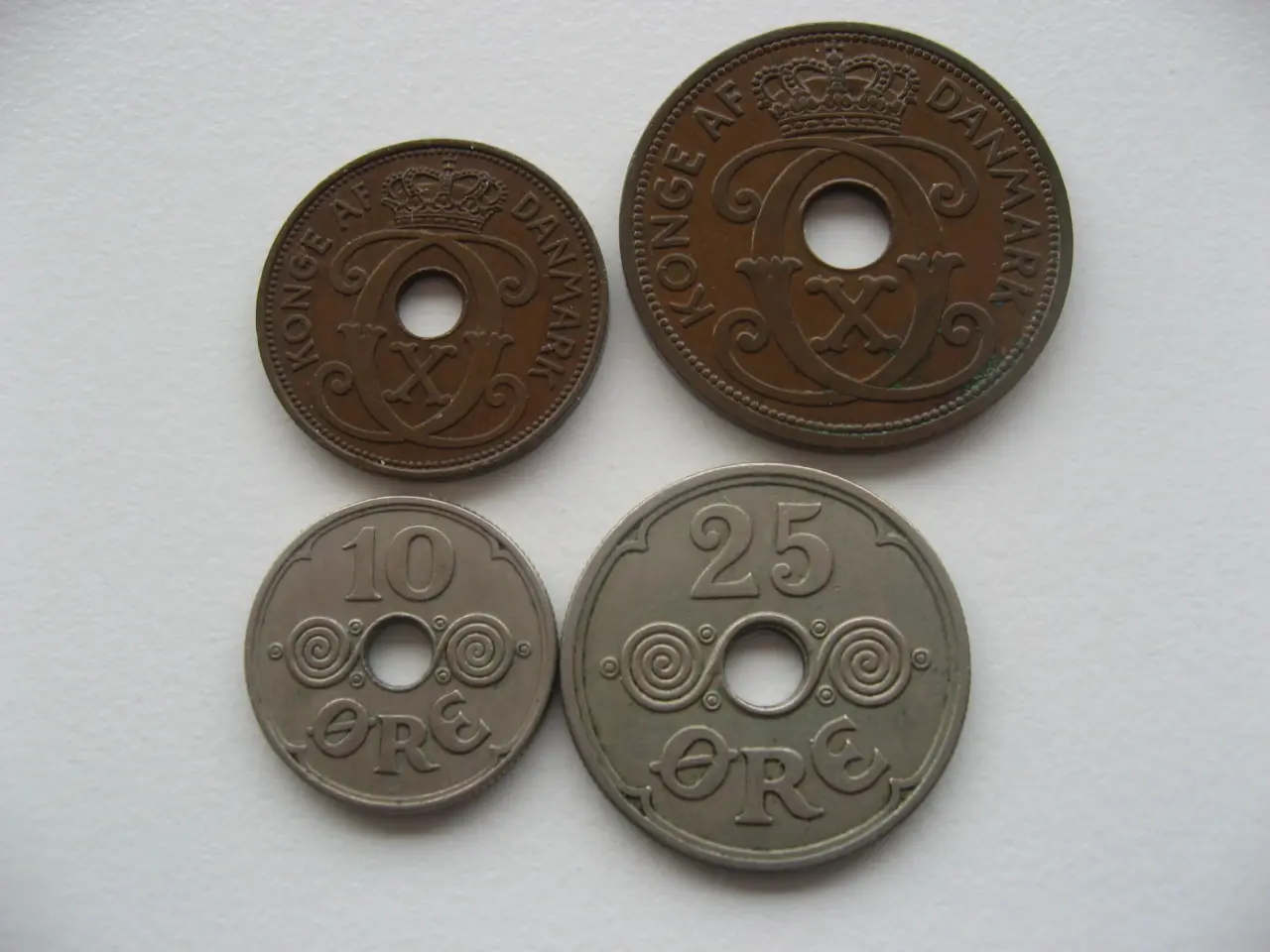 Billede 2 - Færøerne sæt 1941 U/Hjerte 2,5,10,25 øre - 1 ØRE