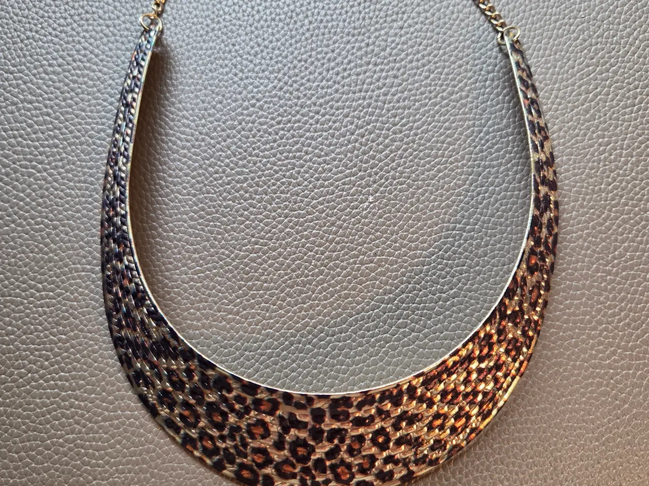 Billede 1 - Halssmykke med leopard print 