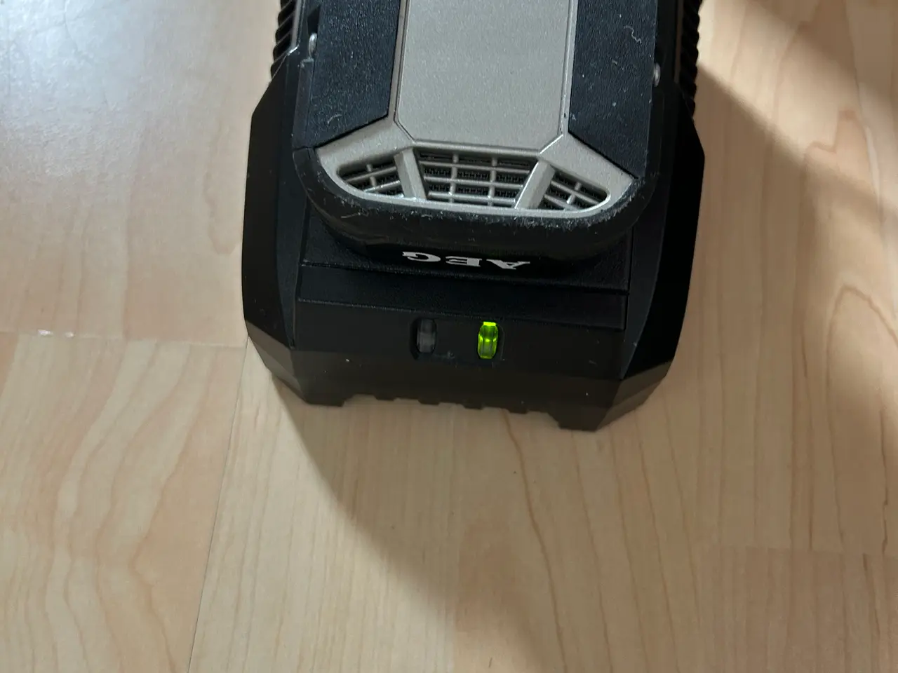 Billede 7 - AEG poplader med god batteri 18v 2,0Ah