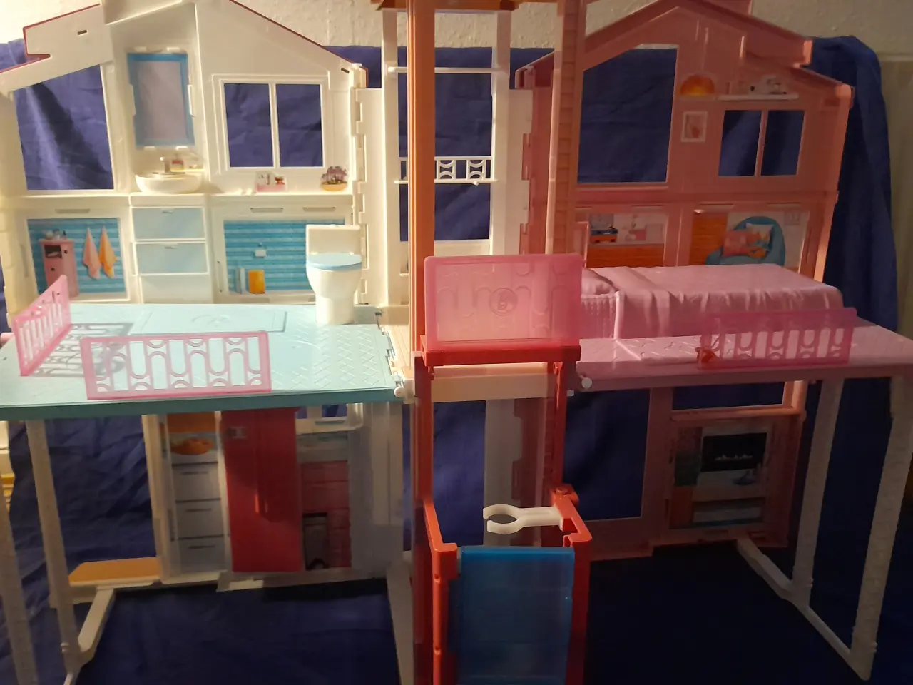 Billede 3 - Foldbar Barbie dukkehus med elevator.