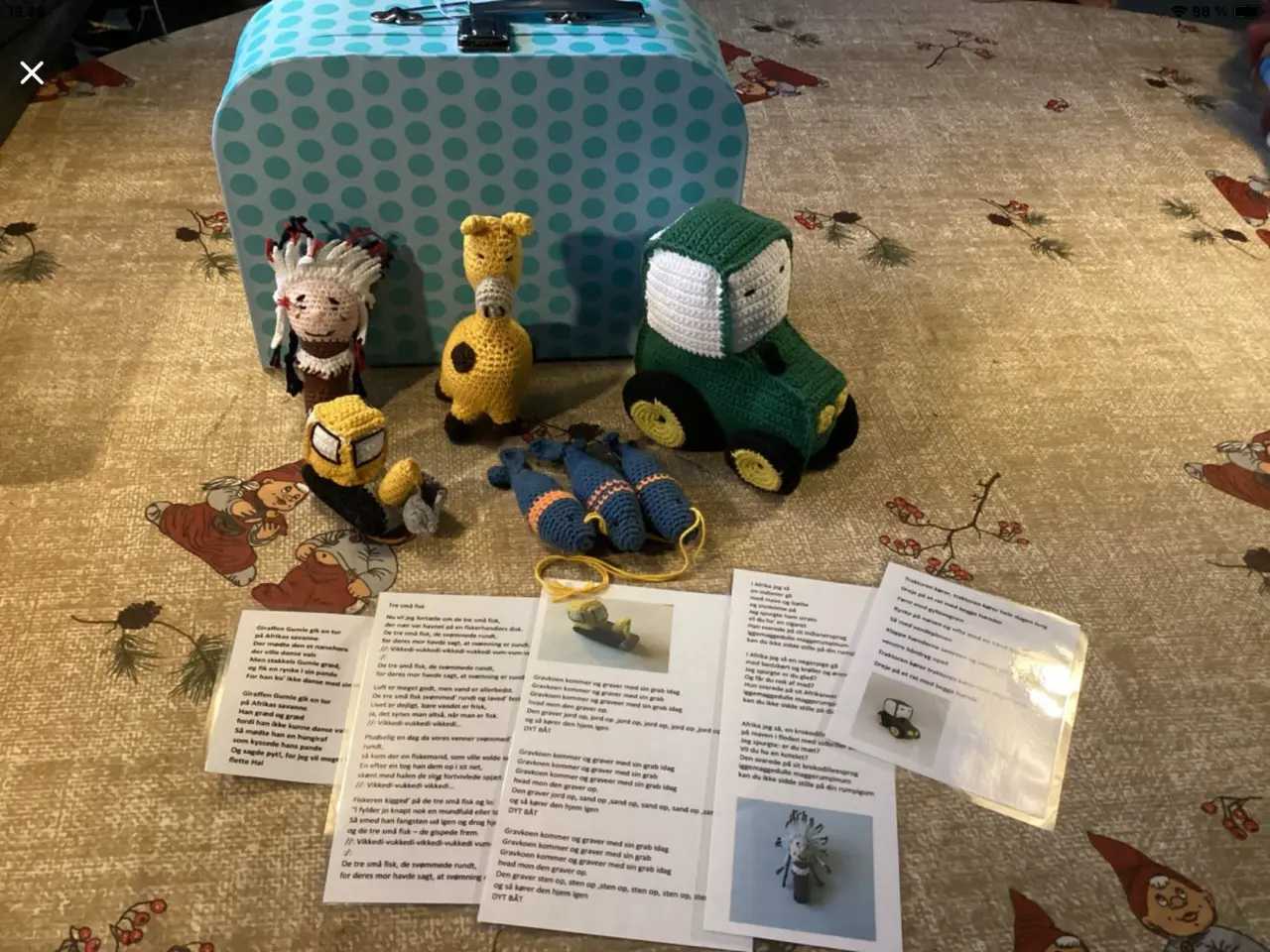 Billede 1 - Sangkuffert med bamser og 1 sang til hver bamse