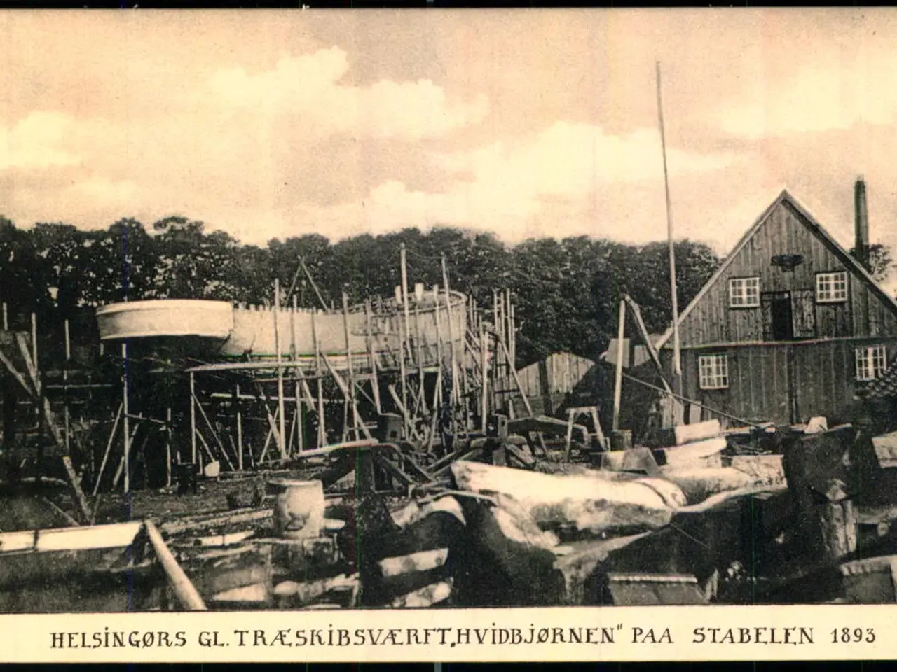 Billede 1 - Helsingørs Gl. Træskibsværft "Hvidbjørnen" paa Stablen 1893 - K. Nielsen 32 - Ubrugt